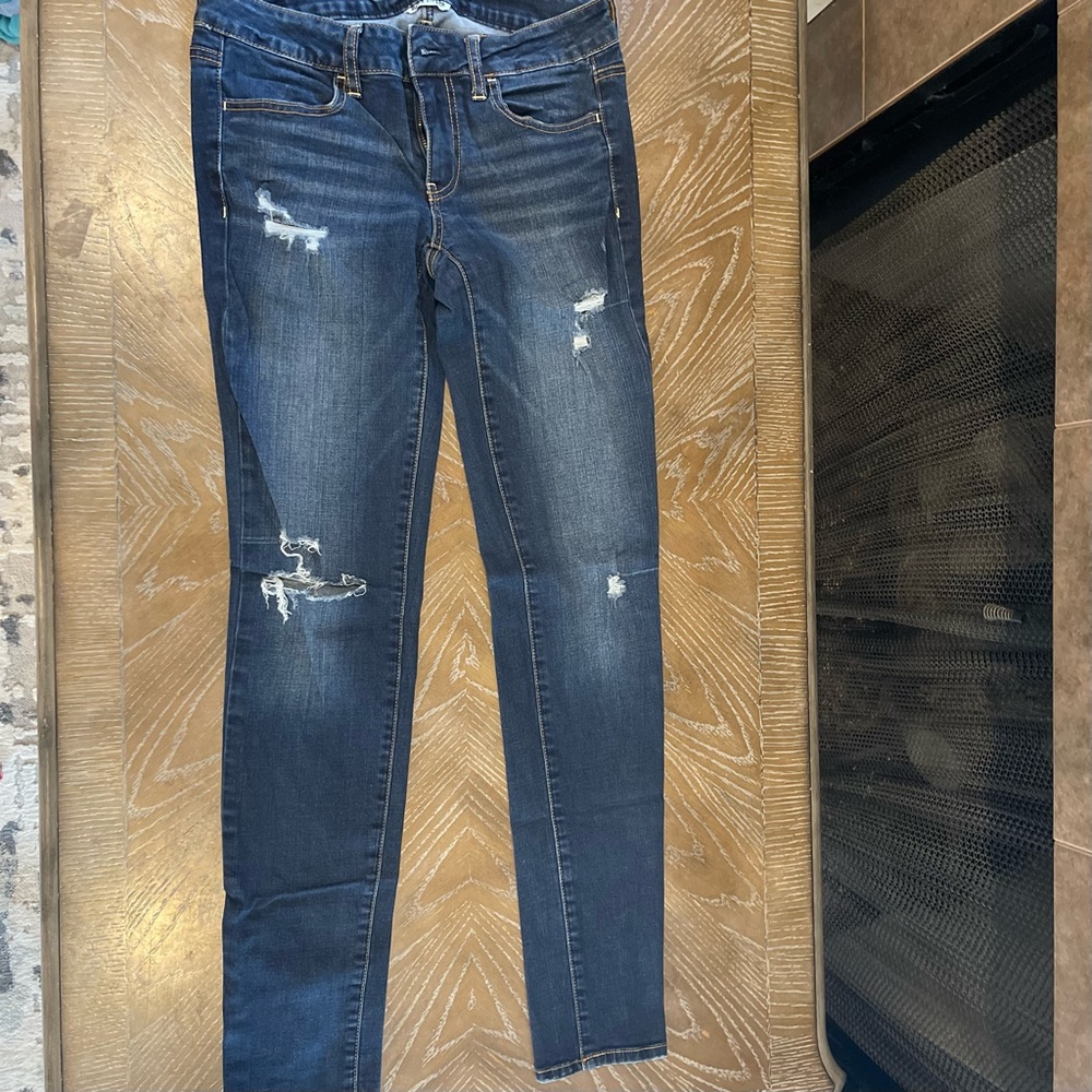 American Eagle distressed jegging